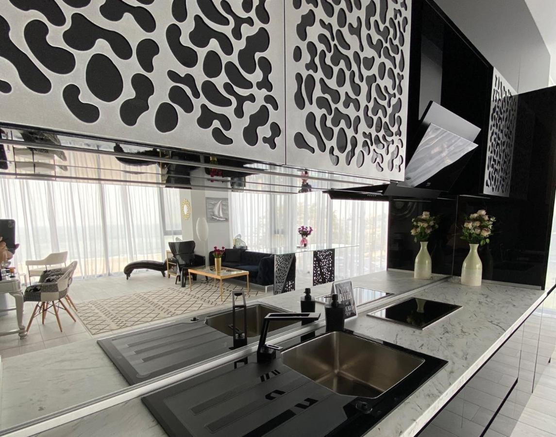 Maritimo Aparthotel Constanţa Exteriör bild